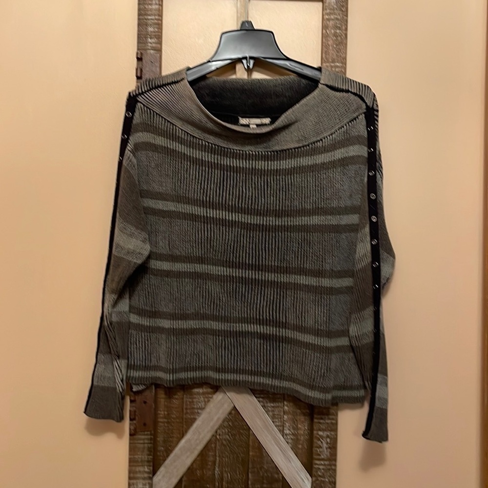 Buckle Gimmick XS Sweater